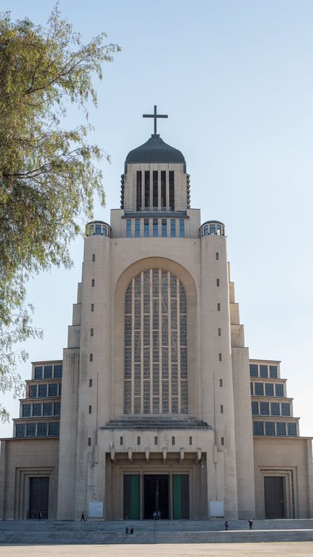 Templo Votivo de Maipú en Chile con su arquitectura neogótica blanca