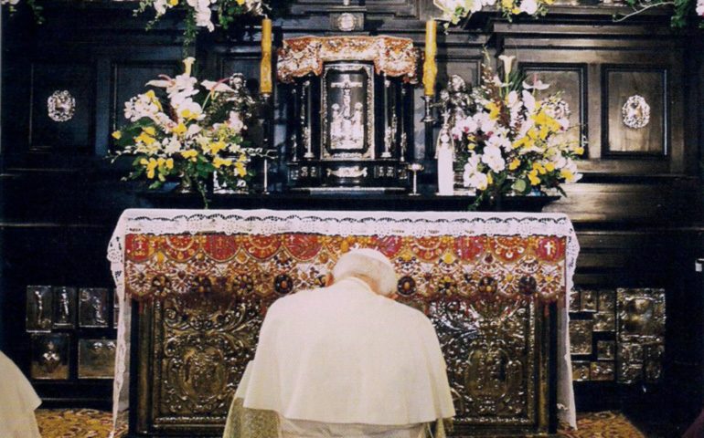 Juan Pablo II en Czestochowa, ante el icono de la Virgen Negra