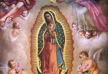 Imagen de la Virgen con rasgos mestizos, túnica rose-oscuro, manto turquesa con estrellas