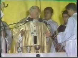 Juan Pablo II en la basílica de Itatí durante su visita apostólica a Argentina en 1987