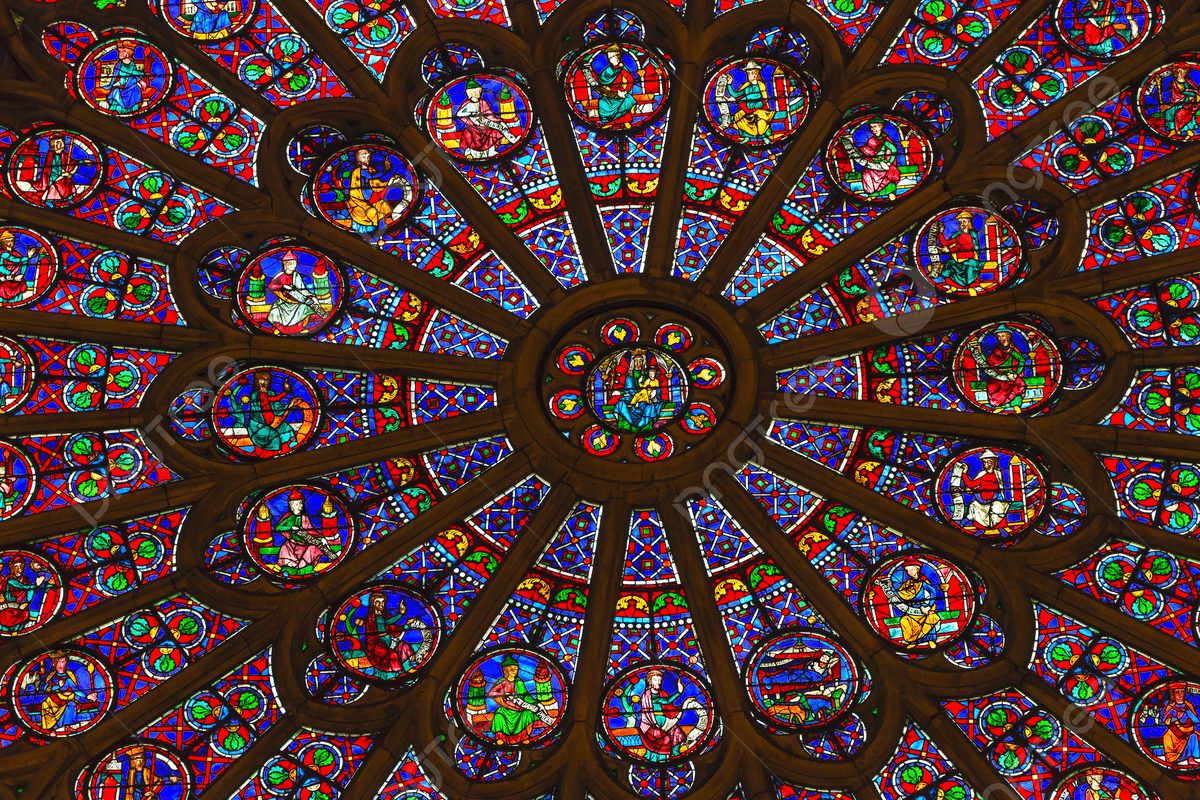 Rosetón norte de Notre-Dame: vitral medieval con María y los profetas