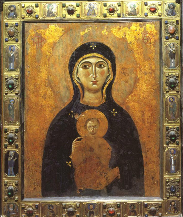 Nuestra Señora de las Victorias (Madonna Nicopeia): Historia, milagros, mensajes y devoción Madonna Nicopeia San Marco Interior 589x700
