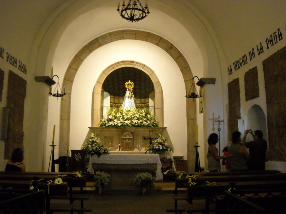 Santuario Pena De Francia Interno 3 933x700